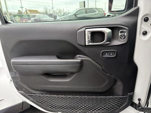 Used 2023 Jeep Wrangler Unlimited Willys AWD/4WD image 32