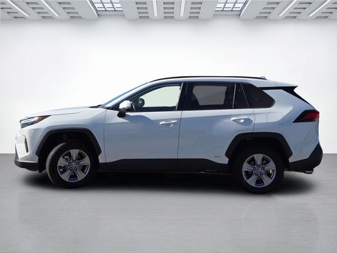 Used 2025 Toyota RAV4 XLE AWD/4WD image 7