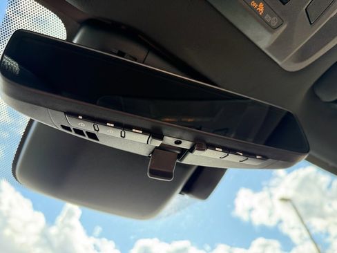 Certified 2025 Toyota Crown Signia image 22