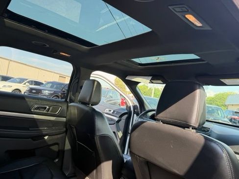 Used 2018 Ford Explorer XLT w/ Equipment Group 202A AWD/4WD image 34
