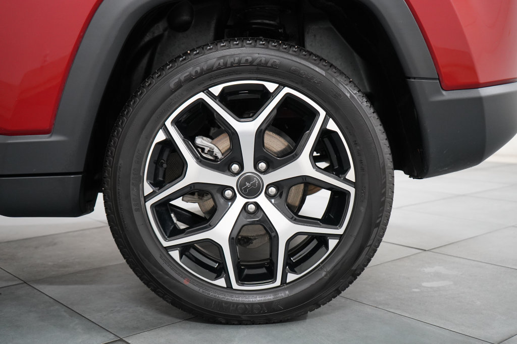 Certified 2025 Jeep Compass Limited AWD/4WD image 35