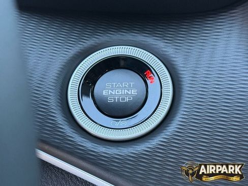 New 2025 Jeep Grand Cherokee Altitude image 17