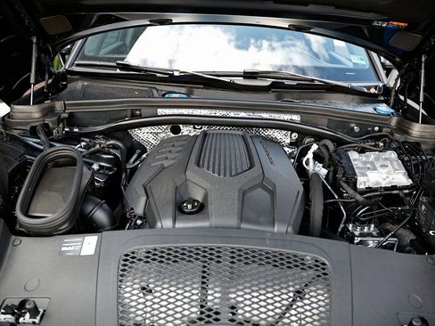 New 2026 Porsche Macan image 28