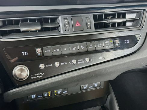 Used 2024 Lexus ES 300h w/ Premium Package FWD image 23