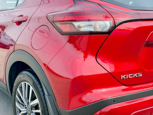 Used 2023 Nissan Kicks SR w/ SR Premium Package FWD image 10