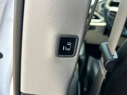 Used 2024 Chrysler Pacifica Touring-L FWD image 41
