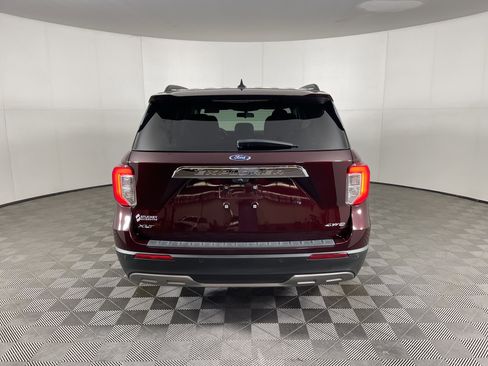 Used 2022 Ford Explorer XLT w/ Equipment Group 202A image 4