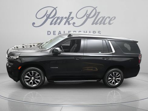 Used 2023 Chevrolet Tahoe LT w/ Luxury Package AWD/4WD image 3