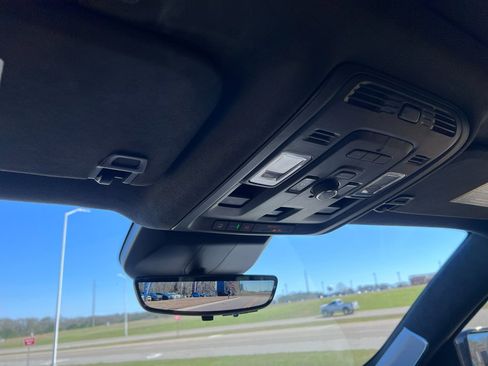 Used 2024 Cadillac Escalade Premium Luxury Platinum image 25