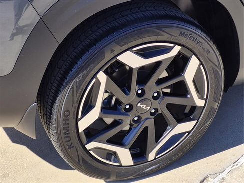 Used 2024 Kia Seltos SX w/ SX Sunroof Package image 8