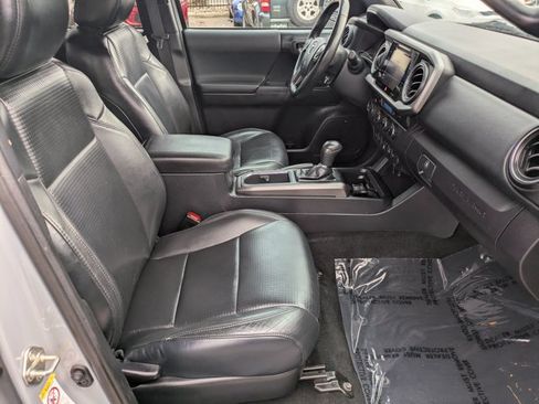 Used 2019 Toyota Tacoma TRD Off-Road AWD/4WD image 20