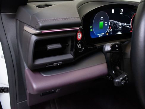 Certified 2025 Porsche Macan 4 Electric image 22