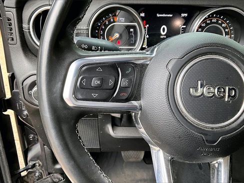 Used 2022 Jeep Gladiator Overland w/ Popular Equipment Package image 10