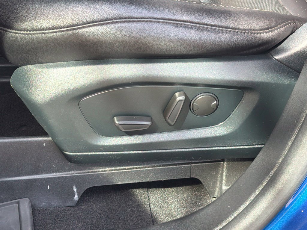 Used 2021 Ford Explorer Limited w/ Equipment Group 301A AWD/4WD image 15
