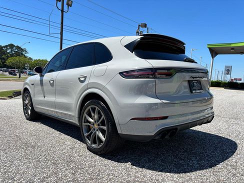 Used 2020 Porsche Cayenne Turbo S w/ Premium Package Plus AWD/4WD image 5