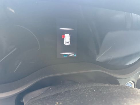 Used 2022 Toyota Sienna XLE image 9