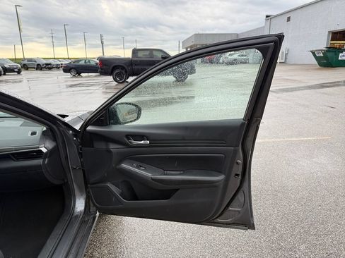 Used 2024 Nissan Altima 2.5 SV FWD image 40