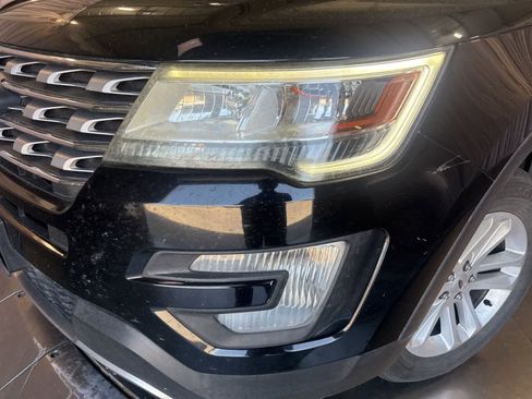 Used 2017 Ford Explorer XLT w/ Equipment Group 201A FWD image 9