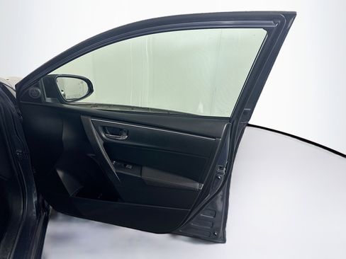 Used 2019 Toyota Corolla LE image 30