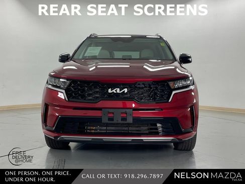 Used 2022 Kia Sorento S w/ Panoramic Sunroof Package image 2