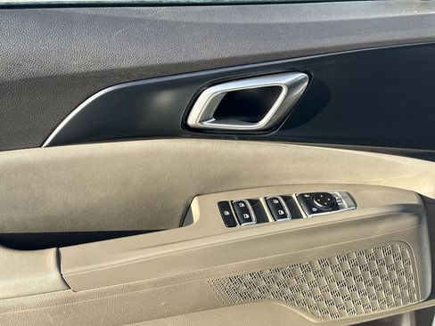 Used 2025 Kia Carnival LXS image 15