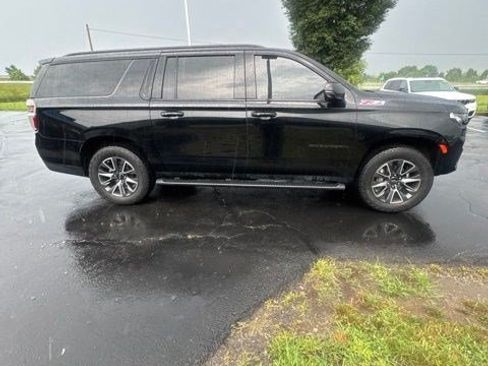Used 2023 Chevrolet Suburban Z71 w/ Luxury Package AWD/4WD image 4