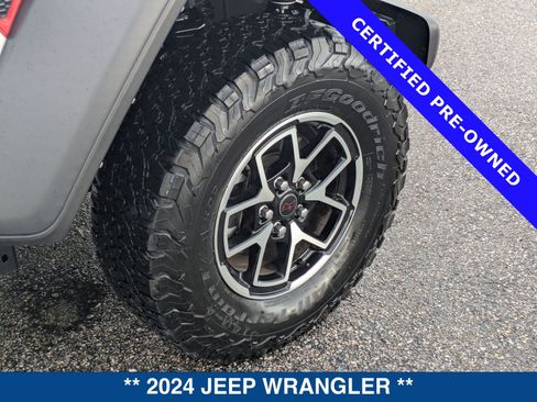 Used 2024 Jeep Wrangler Unlimited Rubicon AWD/4WD image 13