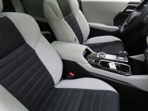 New 2025 Mitsubishi Outlander SE image 26