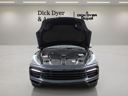 Used 2023 Porsche Cayenne AWD/4WD image 34