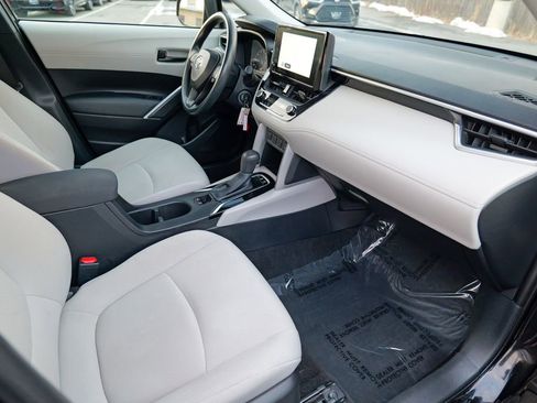 Used 2023 Toyota Corolla Cross L image 31