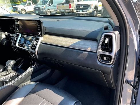 Used 2023 Kia Sorento S w/ Panoramic Sunroof Package AWD/4WD image 17