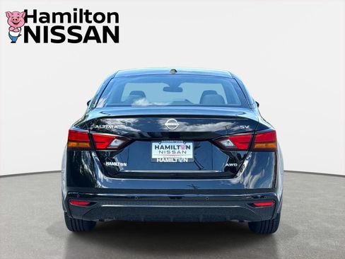 Used 2024 Nissan Altima 2.5 SV AWD/4WD image 3