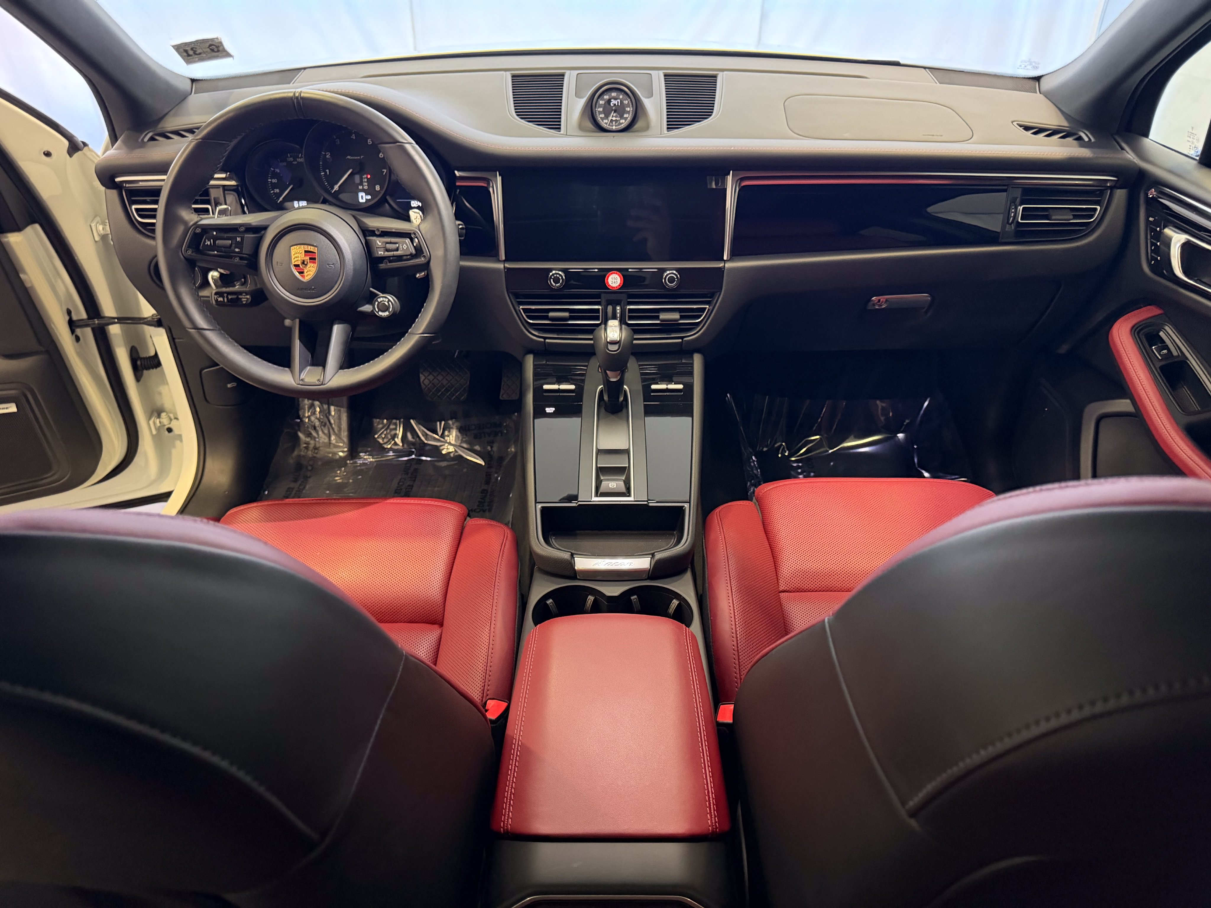 Certified 2026 Porsche Macan Turbo AWD/4WD image 17