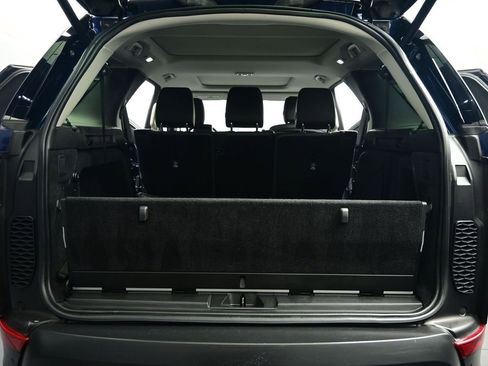 Used 2017 Land Rover Discovery HSE image 36