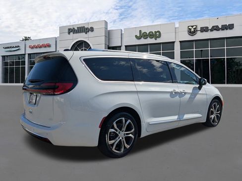 New 2026 Chrysler Pacifica Pinnacle image 3
