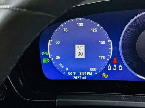 Certified 2025 Porsche Macan Electric RWD image 14