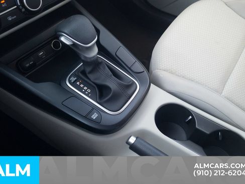 Used 2025 Kia Soul LX w/ LX Technology Package FWD image 26