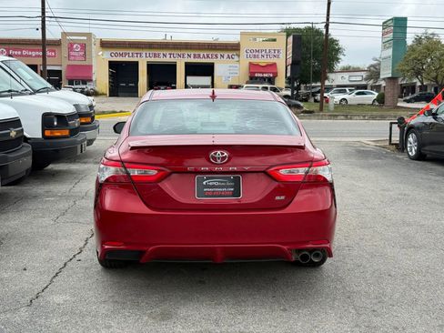 Used 2020 Toyota Camry SE w/ Convenience Package FWD image 5
