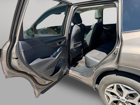Used 2024 Subaru Forester Premium AWD/4WD image 29