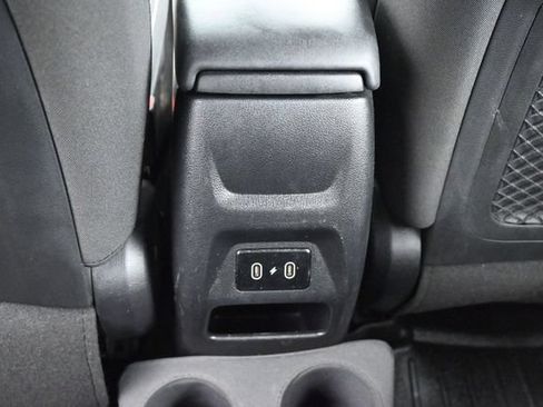 Used 2024 Hyundai Venue SEL FWD image 17