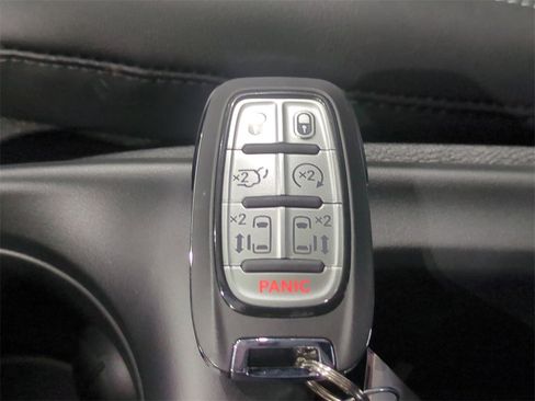 New 2026 Chrysler Pacifica Select image 31