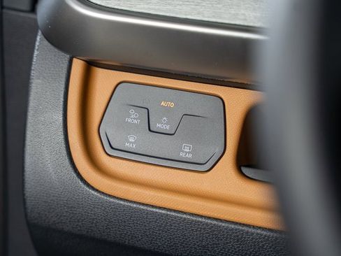 New 2025 Volkswagen ID. Buzz Pro S image 13