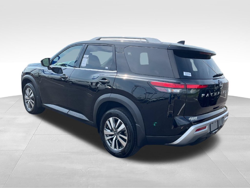 Used 2025 Nissan Pathfinder SL w/ Cargo Package FWD image 4