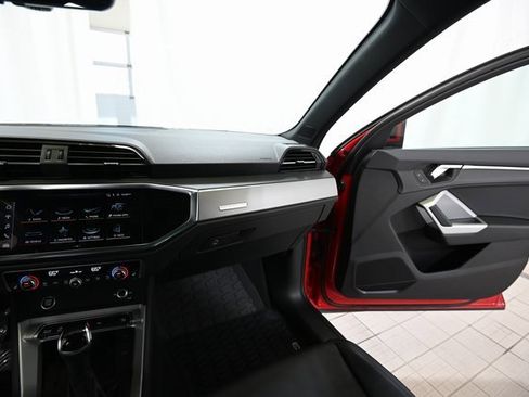 Used 2024 Audi Q3 2.0T Premium image 29