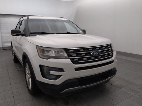 Used 2016 Ford Explorer XLT w/ Equipment Group 202A FWD image 13