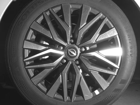 Used 2025 Nissan Altima 2.5 SV FWD image 12