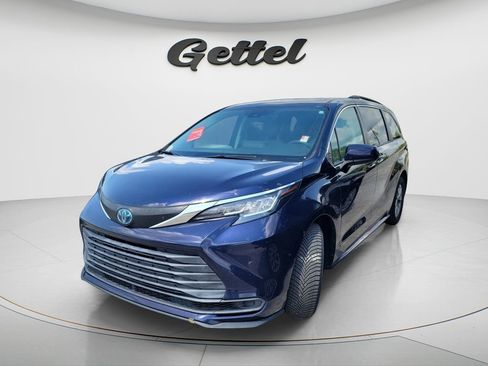 Used 2021 Toyota Sienna LE image 1