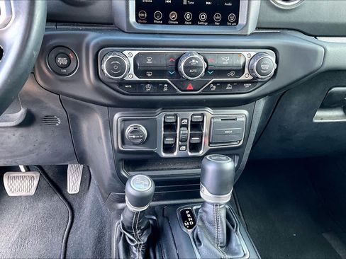 Used 2021 Jeep Wrangler Unlimited Sahara AWD/4WD image 32