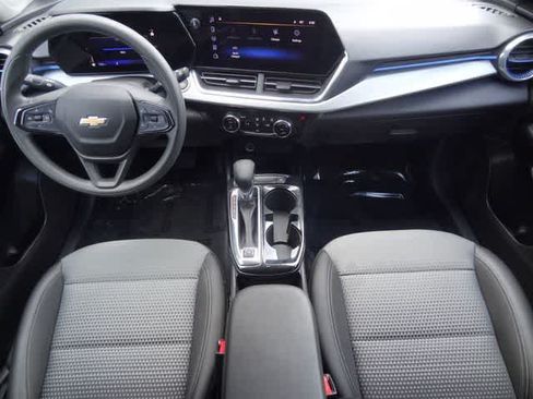 Used 2025 Chevrolet Trax LT FWD image 11