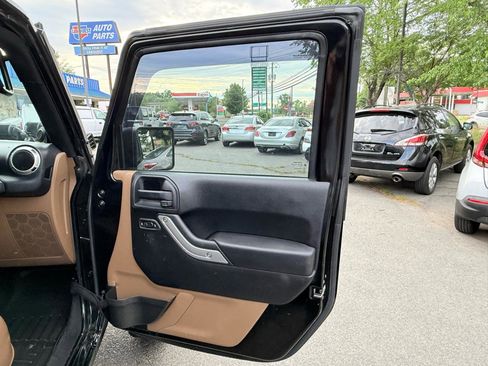 Used 2013 Jeep Wrangler Unlimited Sahara w/ Connectivity Group AWD/4WD image 18